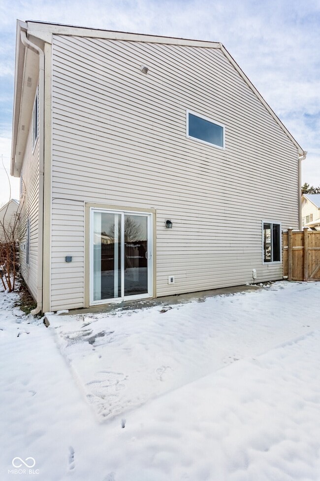 Building Photo - 700 Mountain Pine Dr