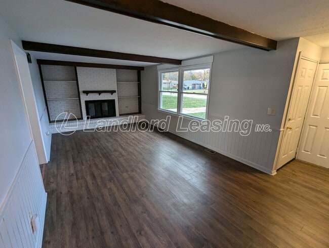 Building Photo - Beautiful 3-Bedroom Ranch with Fenced Yard...