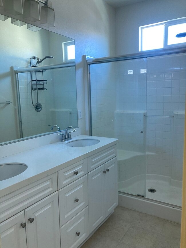 Building Photo - Newer Townhouse for lease in Eastvale.