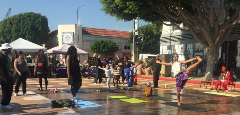 Building Photo - 2717 W Vernon Ave