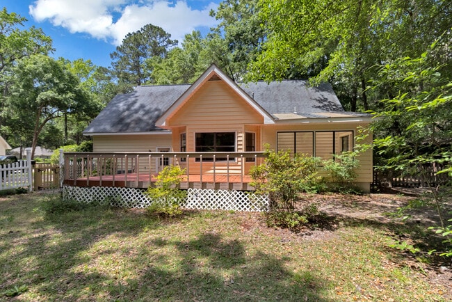 Building Photo - 130 Briarwood Ln