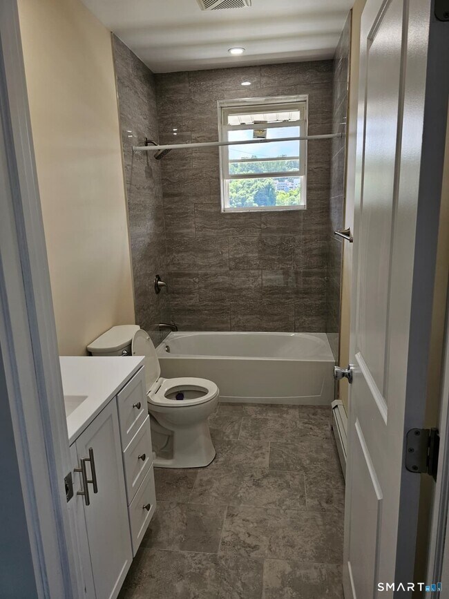 Building Photo - 301 Roosevelt Dr