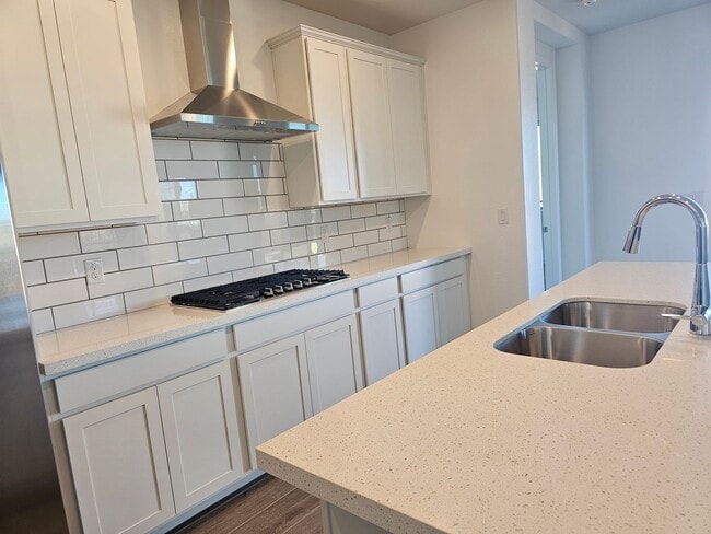 Building Photo - Stunning views