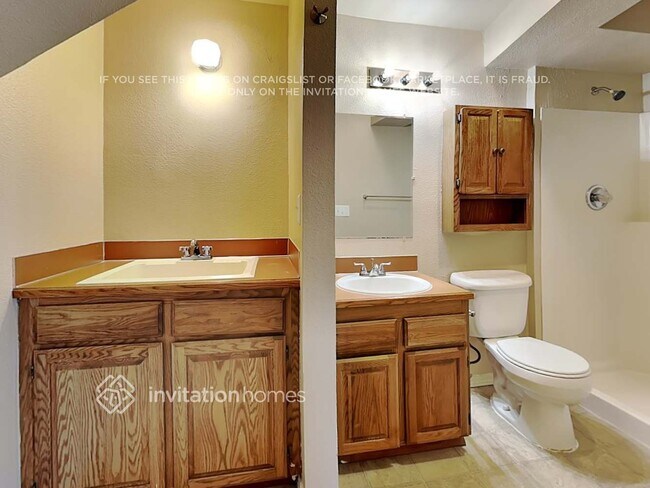 Building Photo - 926 S Magnolia Ln