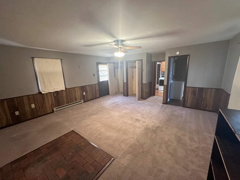 Building Photo - 909 Country Club Rd