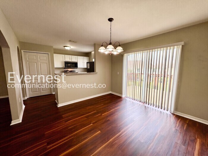 Building Photo - 3823 Exeter Ln