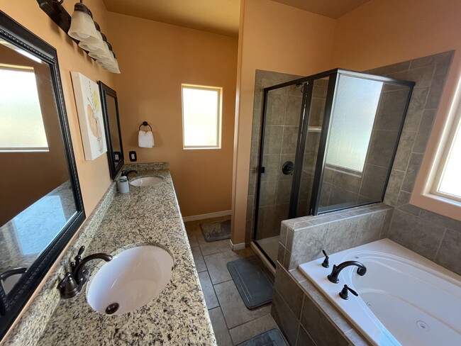 Building Photo - 1813 Amber Dr