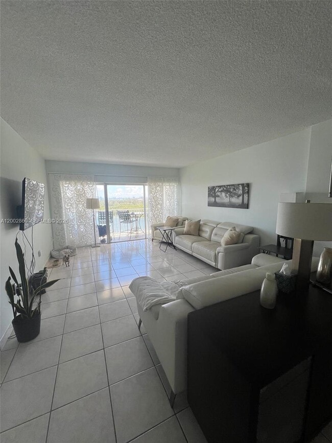 Building Photo - 300 Bayview Dr