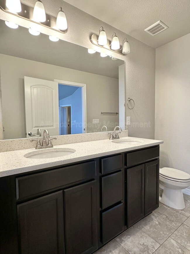 Building Photo - 6039 Jorie Rd