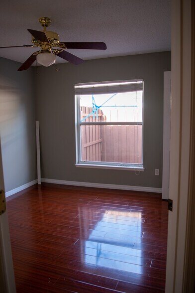 Building Photo - 4119 Forest Island Dr