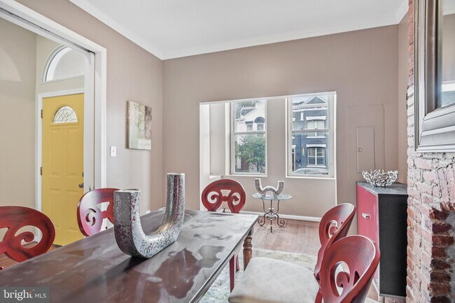 Building Photo - 321 Elm St NW