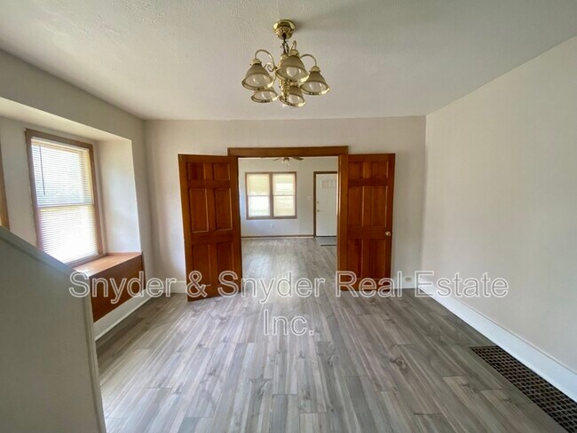 Building Photo - 93 Jewett St