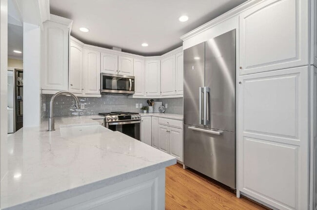 Building Photo - Charming Raleigh Retreat: 4-Bedroom Haven ...
