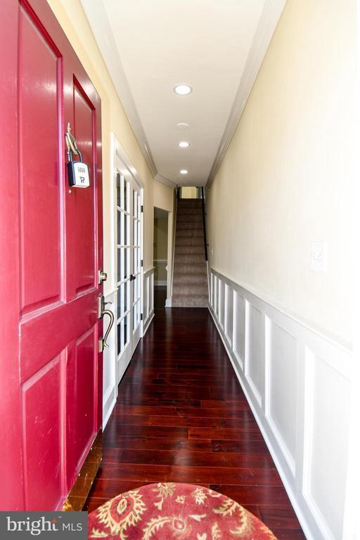 Building Photo - 216 S Henry St