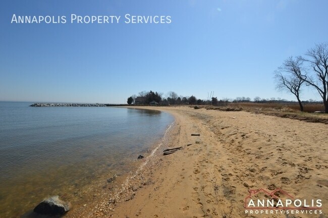 Building Photo - 1119 Crestview Dr