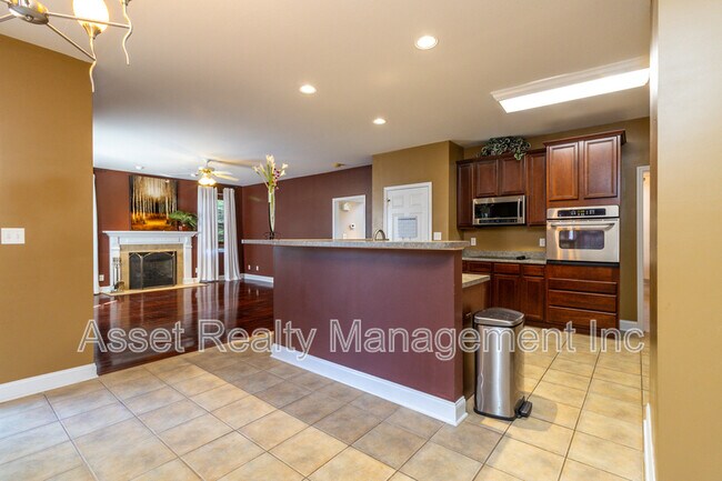 Building Photo - 8334 Bay Gardens Ln