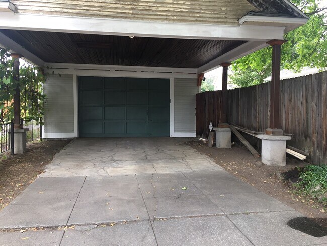 Building Photo - Northwest Gem: Spacious 4 Bedroom, 2 Bath Bungalow