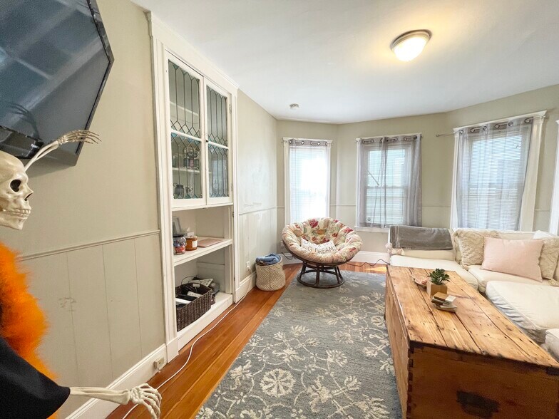 Building Photo - 9 Taft St