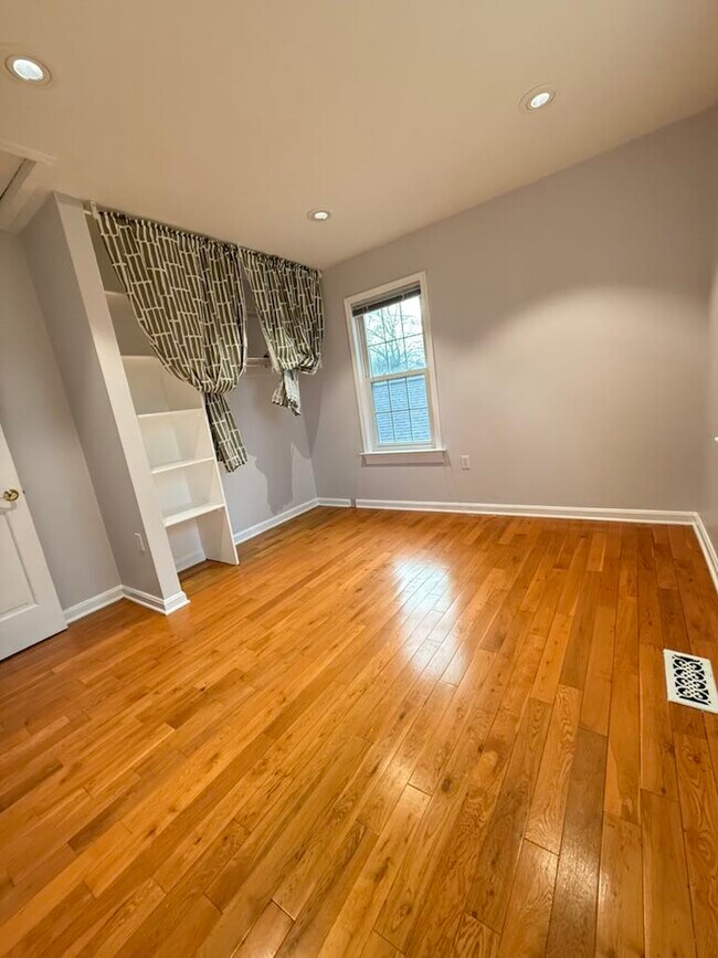 Building Photo - 10933 Adare Dr