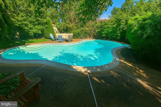 Building Photo - 6726 S Kings Hwy