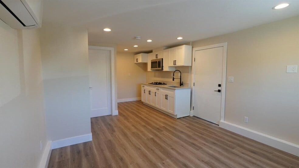 Building Photo - 5650 San Vincente Way