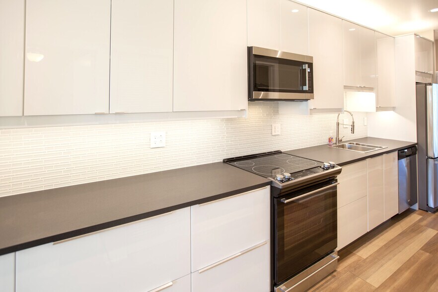 Kitchen - 1908 Constitution Ave NE