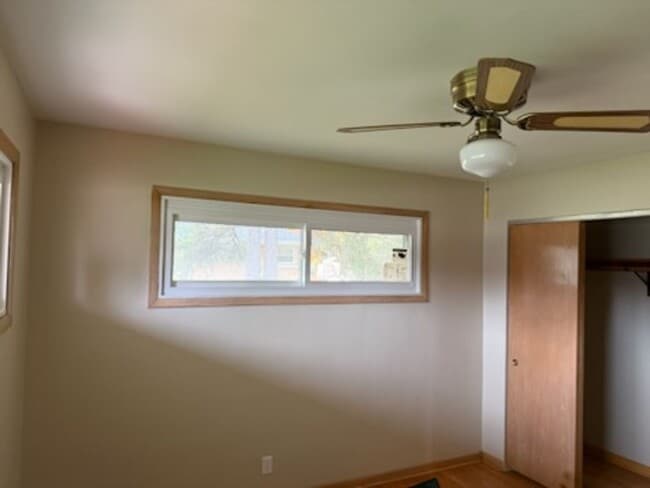 Building Photo - Charming Single Family Home in Brookfield - FIRST MONTH RENT HALF OFF!