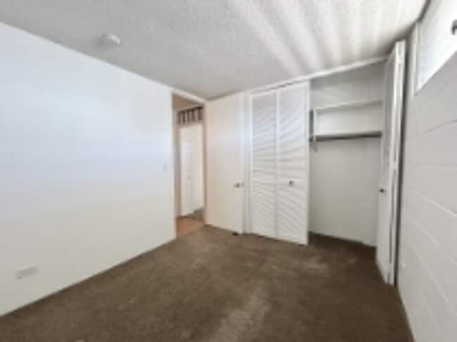 Building Photo - Beautiful golf course views from this Salt Lake - Moanalua condo!