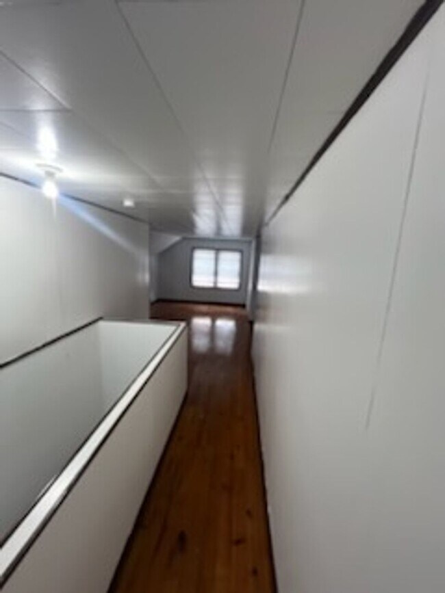 Building Photo - Spacious 3-Bedroom, 2-Bath Bungalow with G...