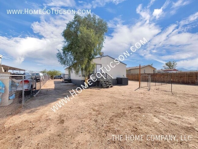 Building Photo - 2662 W Golda St