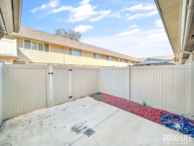 Building Photo - Stunning 2BD/2BA W/ Updated Kitchen, A/C, and Reserved Parking in La Mesa!
