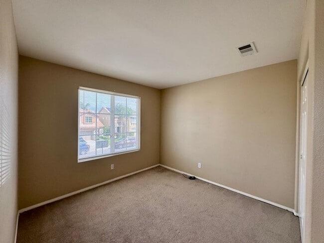 Building Photo - 4 Bedroom Menifee home on Menifee Lakes Go...
