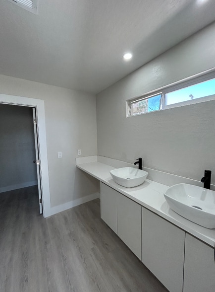 Building Photo - 1541 Laguna St