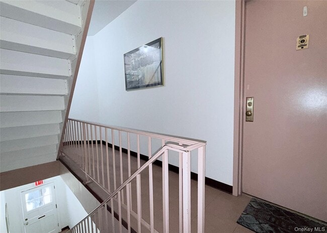 Building Photo - 142 W Boston Post Rd