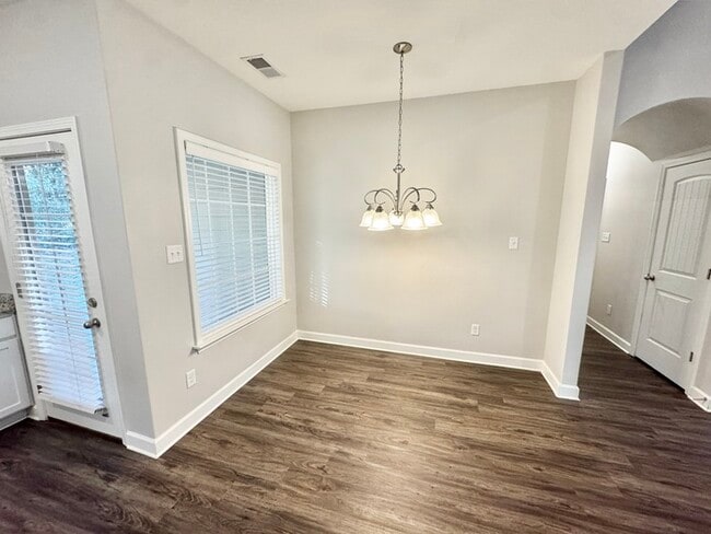 Building Photo - 11 Katie Ln