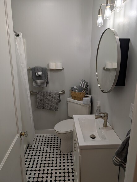 Building Photo - 22 N Wise Ave
