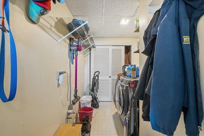 Building Photo - 94 Pullman St