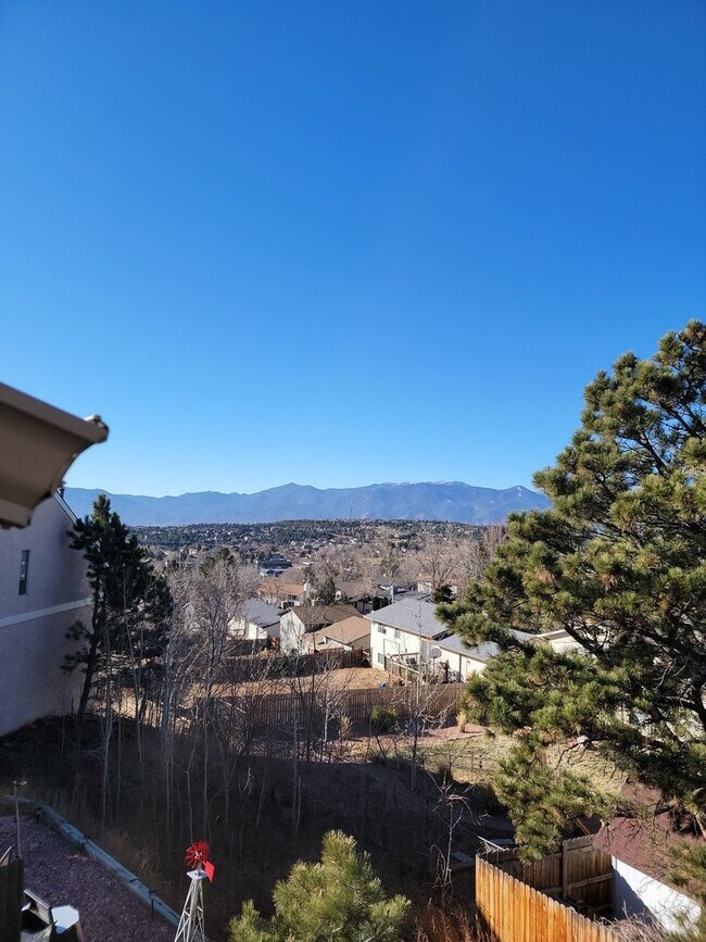 Building Photo - Stunning Mountain Views with Private Garage! 2 Bed/1.5 Bath Townhouse! Coming Late April!