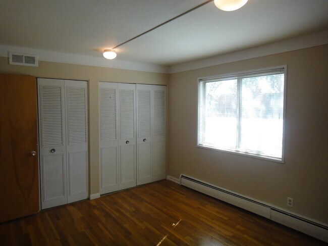 Building Photo - 1249 Island Dr