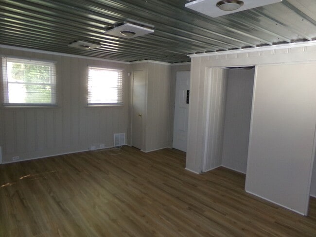 Building Photo - Walkertown Location