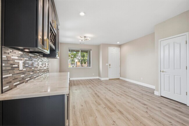 Building Photo - 601 Tamarindo Way