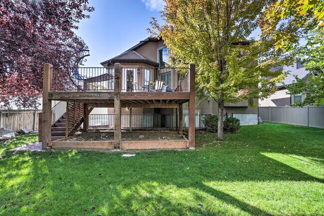 Building Photo - 1523 7200 S