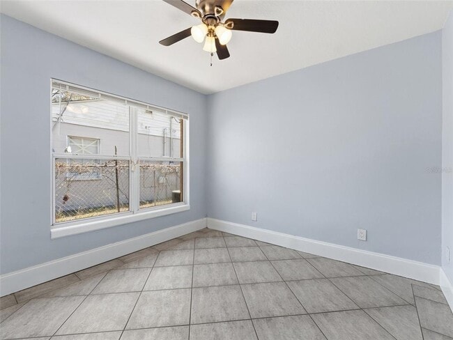 Building Photo - 207 W Broad St