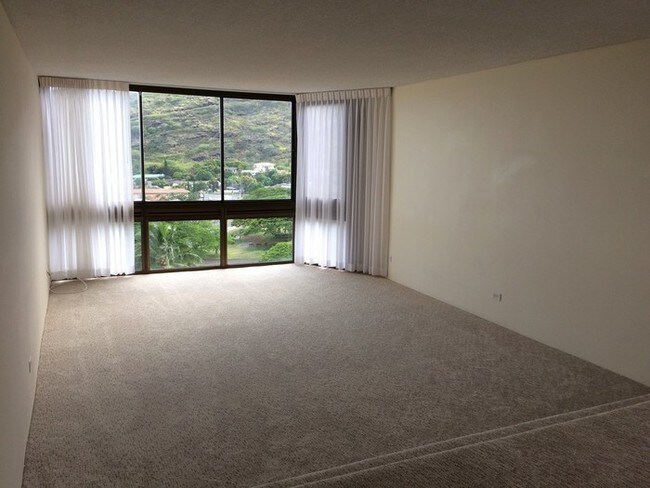 Building Photo - Mauna Luan 2BR/2BA/2PK Desirable End Unit