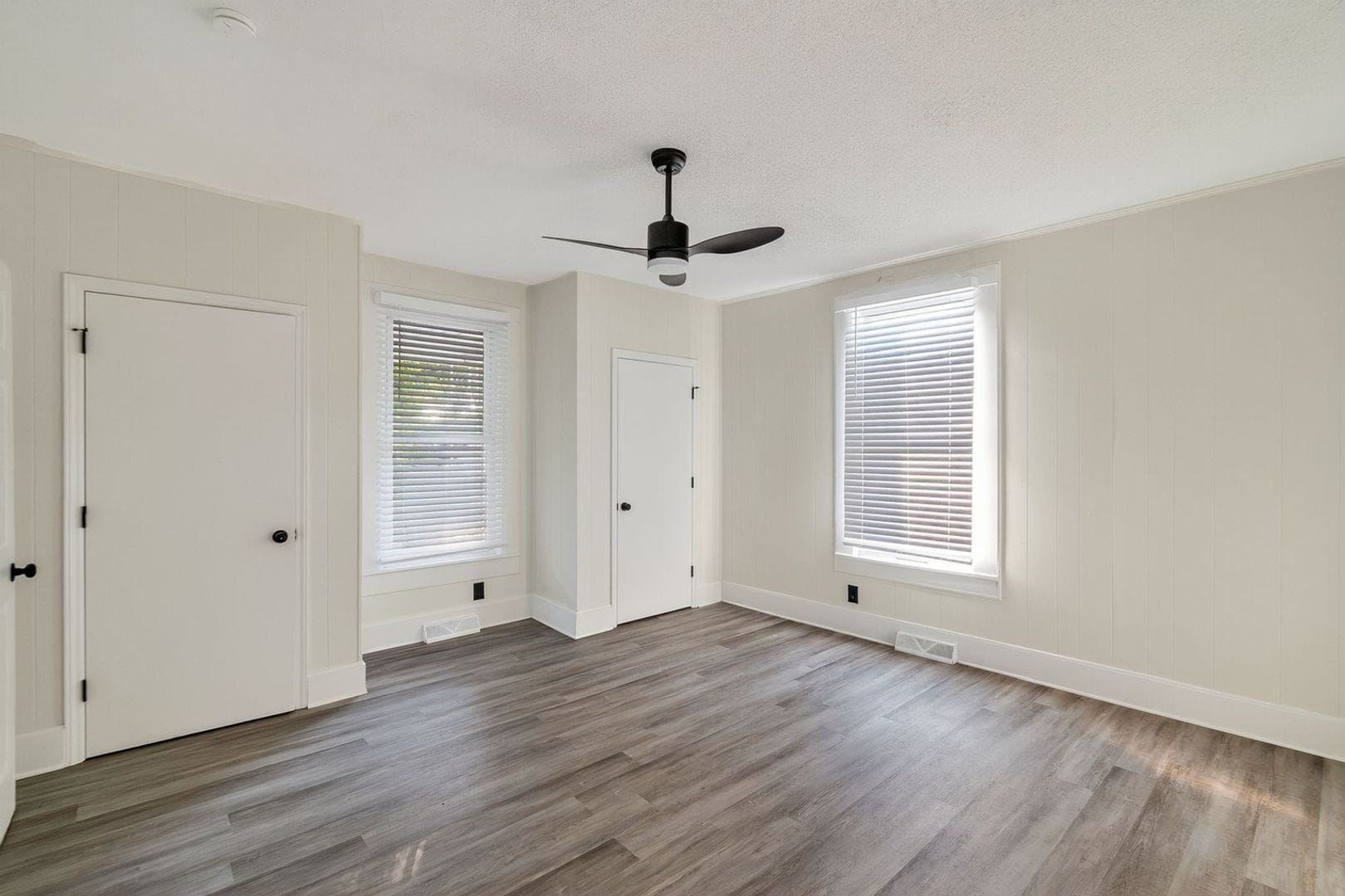 Building Photo - 323 S Columbia St