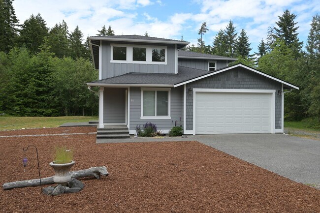 Building Photo - 3 bed, 2.5 bath, 2 car garage, lots of sun...