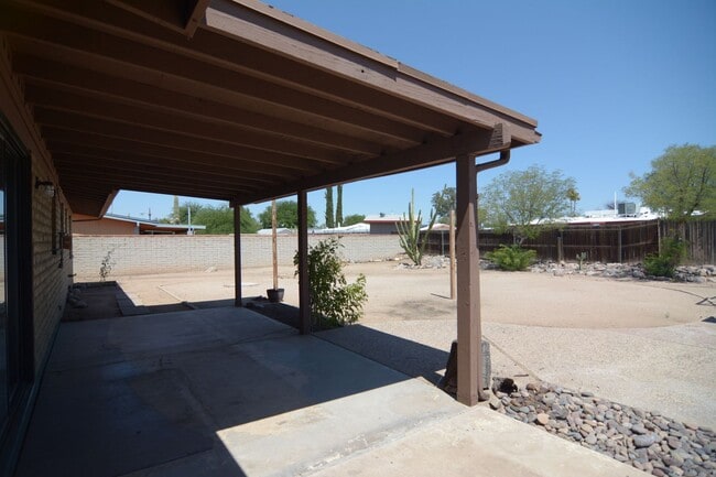 Building Photo - Charming 3 Bedroom 2 Bath House! Great Nor...