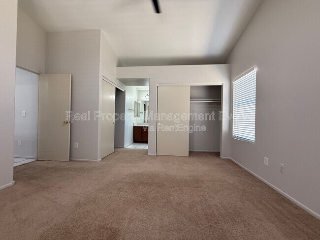 Building Photo - 2340 E Derringer Way