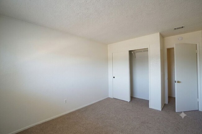 Building Photo - 1221 Primrose Ct
