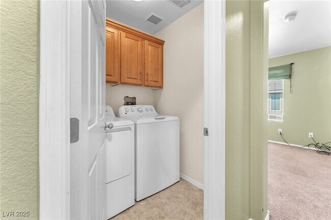 Building Photo - 2526 Begonia Valley Ave